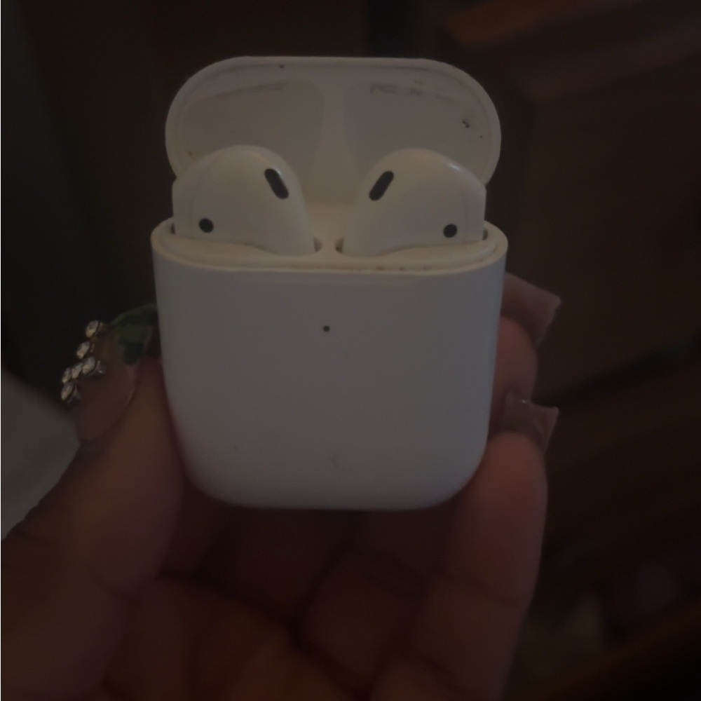 Apple White Earbud Headphones